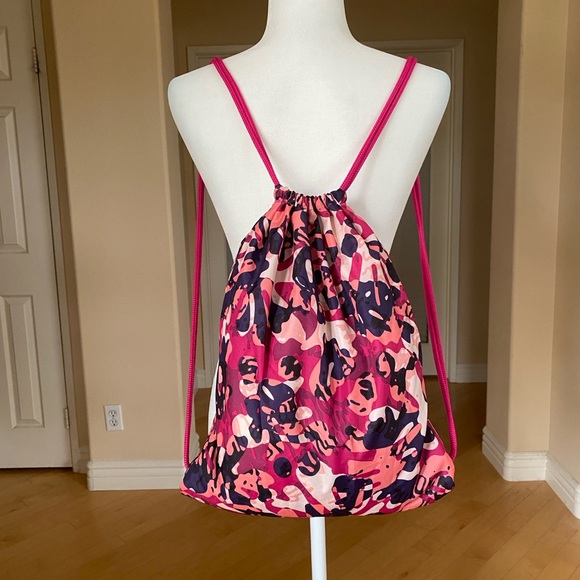 Nike Lightweight Colorful Drawstring Backpack - Picture 3 of 5